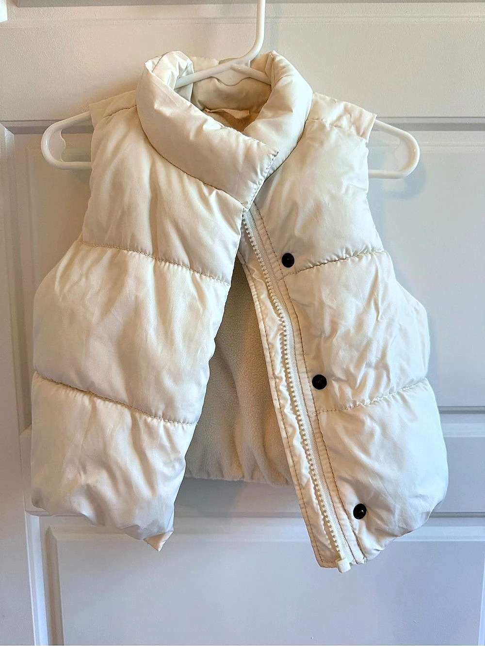 Old Navy Baby in White Size 12-18M Like New